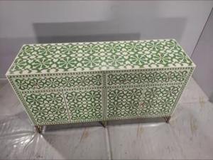Mueble de Cajones con Incrustaciones de Hueso de Estilo Boutique Ecológico con Patrones Hechos a Mano para Espacios Interiores de Lujo a un Precio Razonable - Product Image 4
