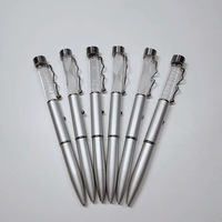 Stylo à DEL avec lumière lumineuse Écriture de nuit Décorations de fête clignotantes Stylo à bille pour écrivains de nuit