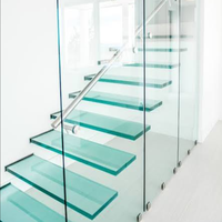 Escalier flottant moderne, escalier suspendu en verre, escalier à marches en verre, escalier intérieur en métal, design d'escalier