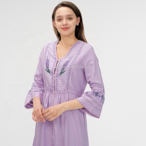 Vestido Midi Elegante para Mujer, Diseño OEM de Última Moda, Cuello en V, Manga Acampanada, Bordado Floral - Product Image 3