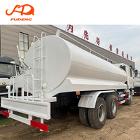 Camion-citerne SHACMAN 6x4 directement de l'usine, camion-citerne de nettoyage urbain, camion-citerne à eau robuste avec grand réservoir d'eau