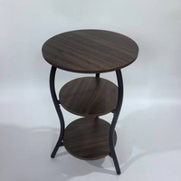 Quelques chambres, table de chevet, étagère de rangement circulaire simple, table basse moderne simple, canapé, petite table d'appoint