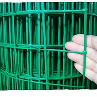 La Chine produit des rouleaux de clôture de poulet galvanisés à chaud 12X3X100, des filets pour plantes de jardin et des filets de clôture européens ondulés