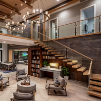 Escalier en L intérieur élégant en bois massif avec design moderne et garde-corps en verre ou en acier