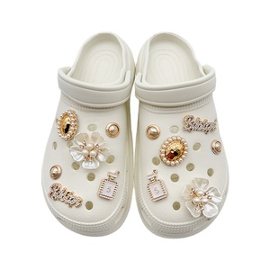 Acessórios DIY Unissex para Fivelas de Sapatos com Pingentes Destacáveis de Pérolas Acrílicas em Formato de Flor - Fabricado em Guangdong - Product Image 5