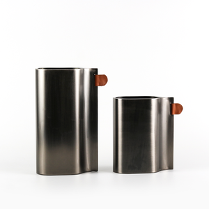 Ensemble de fleurs à une oreille en titane noir galvanisé Grands petits vases en métal Plateau en cuir Pot à <span class=keywords><strong>vin</strong></span> Vase de table en <span class=keywords><strong>verre</strong></span> à <span class=keywords><strong>vin</strong></span> - Product Image 3