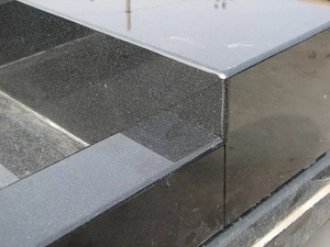 Pierre tombale et monument en granit noir de style européen traditionnel pour cimetière - Product Image 5