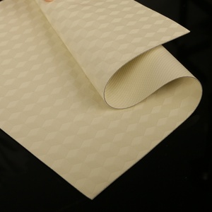 Nouveau motif 3D en relief 850gsm 1100Dtex FR tissu de maille occultant bâche enduite de PVC <span class=keywords><strong>pour</strong></span> <span class=keywords><strong>pergola</strong></span> auvent pare-soleil - Product Image 1