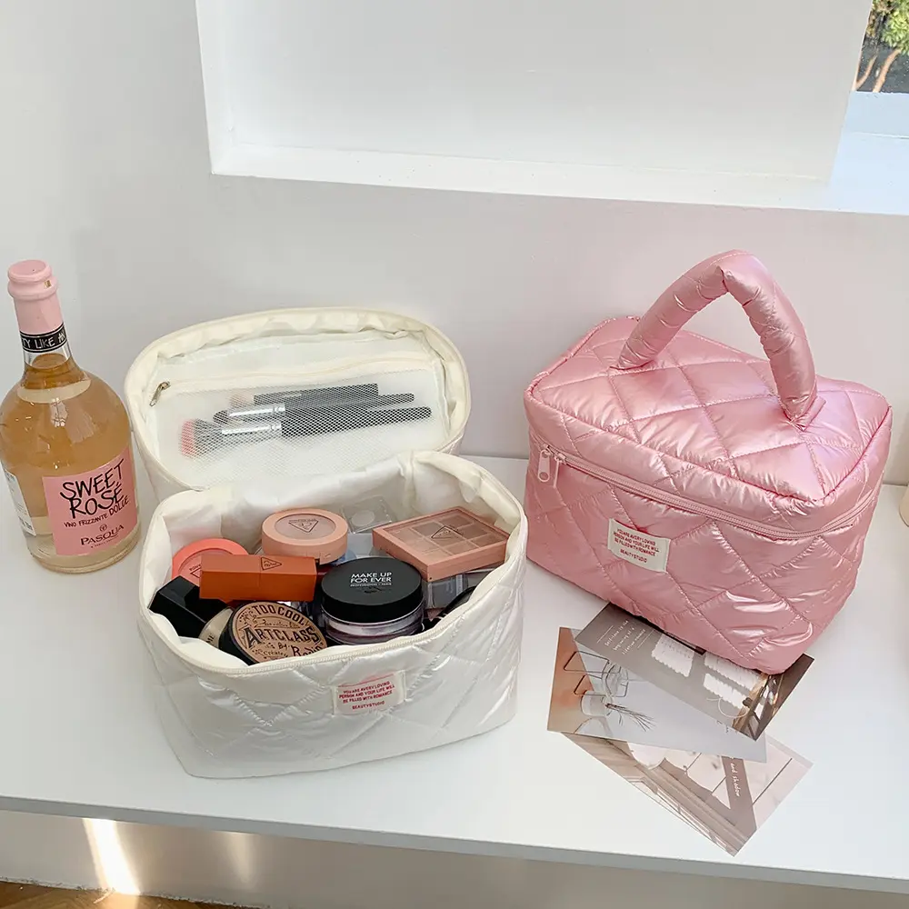 Novo design de estoque de fábrica, bolsa de cosméticos à prova d'água para mulheres e meninas, bolsa de maquiagem facial em quatro cores, venda imperdível