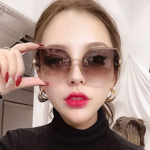 Gafas de Sol Poligonales Biseladas para Mujer, Montura Metálica, Lentes de PC con Protección UV400, Estilo Coreano, Modernas, con Lentejuelas Rosas, Clase 2 - Product Image 3