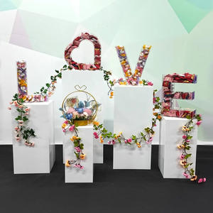 Caja de Acrílico Transparente para Dulces y Flores con Diseño de Alfabeto, Exhibición y Almacenamiento, Fabricante con Procesamiento Personalizado - Product Image 1