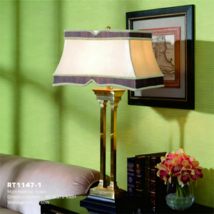 Đèn bàn bằng đồng thau nguyên khối, đế hình bình, bề mặt đánh bóng, chao đèn xếp ly cổ điển, đèn để bàn cho phòng khách sạn cao cấp - Product Image 3