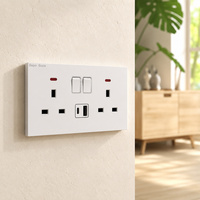 Prise murale électrique élégante en alliage d'aluminium blanc mat, 4 prises universelles industrielles UK 13/16A, IP20, avec bouton lumineux