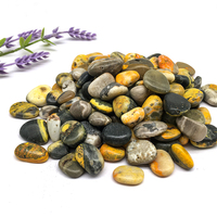 Vente en gros de pierres précieuses en cristal naturel poli bourdon abeille jaspe tête de culbute fluorite colorée pour la décoration de la maison et cadeau
