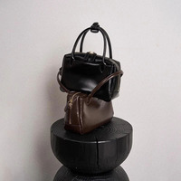 Sac à main Boston élégant en cuir souple pour femme, Nouvelle collection 2026, Style rétro français polyvalent, porté épaule et croisé