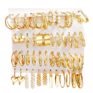 Boucles d'Oreilles Tendance en Perles pour Femme, Bijoux de Mode, Grandes Boucles d'Oreilles, Set de Boucles d'Oreilles Créoles en Or et Puces - Product Image 1