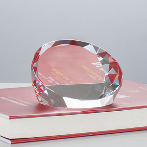 Cubo de corazón de cristal transparente blanco K9, logotipo tallado personalizable y patrones para Navidad, grabado con temática de amor en el exterior - Product Image 4