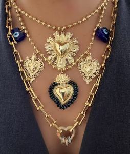 <span class=keywords><strong>Set</strong></span> di <span class=keywords><strong>Collane</strong></span> <span class=keywords><strong>Girocollo</strong></span> da Donna alla Moda con Ciondolo a Cuore Sacro Placcato Oro 18k e Catena a Maglie - Product Image 2