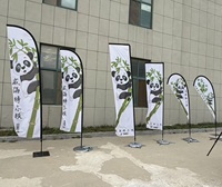 Drapeau à plumes personnalisé avec logo, drapeau de plage personnalisé pour la promotion de la marque et les campagnes promotionnelles, en tissu polyester durable
