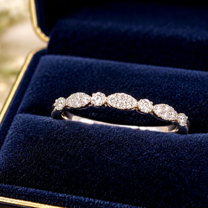 Anillo de Compromiso de Diamante Natural para Mujer, Oro Sólido de 14K, Corte Redondo, Banda Pavé, Certificado - Product Image 1