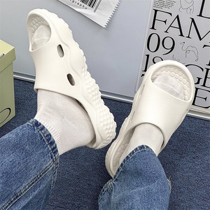 Beach Sandals for Men Outdoor Summer New Style Breathable Anti-Slip Thick Sole Height-Enhancing Flat Strap Casual <b>Slippers</b> - Product Image 4