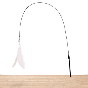Juguete interactivo sostenible para gatos: varita con plumas, varilla de plástico, ventosa fuerte, mini campana y ratón de juguete que estimula la caza. - Product Image 3