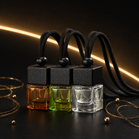 Flacon diffuseur carré 8ml multicolore pour voiture, en verre, avec bouchon noir, pour parfum et huiles essentielles, possibilité d'imprimer un logo.