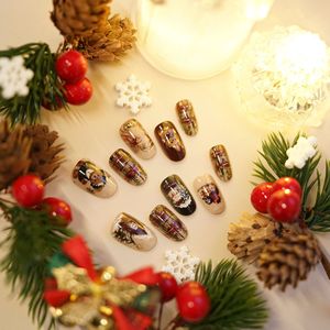 Uñas Postizas Navideñas Vintage con Diseño de Santa Claus y Escena Invernal, Acabado Mate y Brillante, Uñas Postizas Cortas Ovaladas para Fiestas Navideñas - Product Image 1