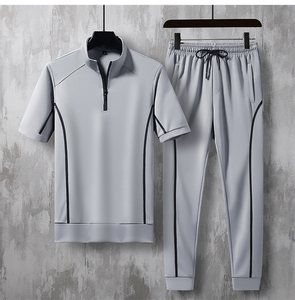 Ensemble 2 pièces décontracté pour <span class=keywords><strong>homme</strong></span> : T-shirt à manches courtes <span class=keywords><strong>et</strong></span> <span class=keywords><strong>pantalon</strong></span> en coton avec logo personnalisé – Tenue décontractée en tissu de coton, coupe ajustée - Product Image 1