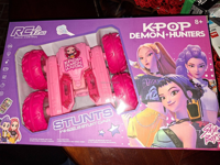 Offre Spéciale Voiture de Stunt à Quatre Roues Motrices Double Face avec Lumières Kpop Demon Hunter Tumbling 360 °   Voiture télécommandée rose rotative, cadeau
