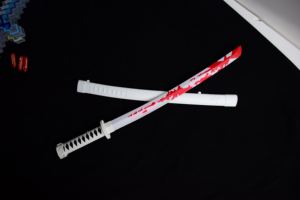 Changement de couleur samouraï LED <span class=keywords><strong>Ninja</strong></span> <span class=keywords><strong>épée</strong></span> <span class=keywords><strong>jouet</strong></span> avec son et clignotant 6 lumières jouets en plastique Halloween Cosplay habiller pour enfants adultes - Product Image 5