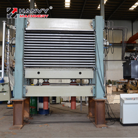 Ligne de production automatique de panneaux MDF 4*8 pieds avec PLC et pompe, machine de pressage à chaud haute productivité pour panneaux de particules