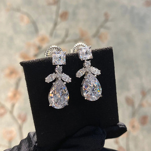 Orecchini Pendenti a Goccia per Sposa, Eleganti Gioielli Lunghi per Matrimonio e Fidanzamento - Product Image 5