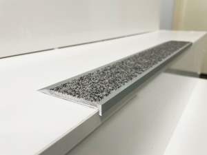 <span class=keywords><strong>Prix</strong></span> direct usine : Nez de marche antidérapant en carbure de silicium, marches d'<span class=keywords><strong>escalier</strong></span> en aluminium, profilé d'<span class=keywords><strong>escalier</strong></span> en métal, nez de marche profilé en métal - Product Image 4