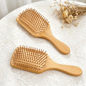 Nouvelle conception 2026 – Brosse à cheveux en bois de bambou personnalisable avec logo, directement de l'usine, pour femmes, démêlante, type paddle, pour extensions capillaires, usage professionnel en salon - Product Image 1