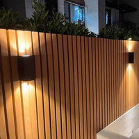 Panneaux de persiennes de mur cannelés Co-extrudé extérieur de revêtement de mur cannelé par grain en bois imperméable