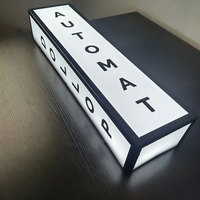 Boîte lumineuse publicitaire en plastique LED, panneau lumineux en acrylique en forme de cube, panneau lumineux en acrylique à suspendre latéralement, présentoir lumineux