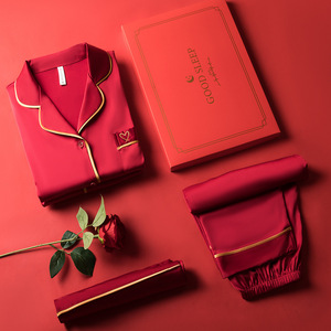 <span class=keywords><strong>Pigiama</strong></span> Traspirante con Logo Frontale e Scollo a V per Coppie di Sposi, Set Estivo in Raso Rosso per <span class=keywords><strong>Uomo</strong></span> e Donna - Product Image 3