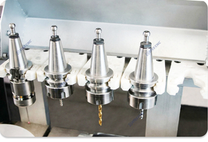 La machine de fraisage CNC à cinq axes la plus attendue et la machine de fraisage CNC pour métaux avec table de travail à rainures en T robuste - Product Image 5