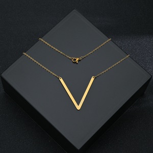 Collier avec pendentif en lettres anglaises majuscules, tendance, pour couple, offre transfrontalière populaire en Europe et aux États-Unis - Product Image 3