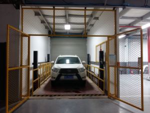 Elevador de carga industrial hidráulico certificado CE Zhongxiang 3T-5T Capacidad Mesa personalizada y altura de elevación de 3m/5M - Product Image 3