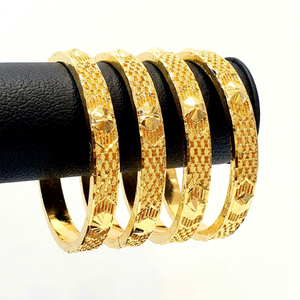 ชุดกำไลข้อมือผู้หญิง SARA Dubai ชุบทอง 24K 4 ชิ้น คุณภาพสูง ราคาประหยัด 2 กรัม เครื่องประดับสำหรับวันครบรอบ ดีไซน์ทันสมัย - Product Image 1