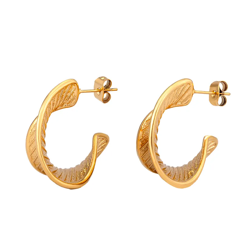 أقراط كبيرة وملتوية على شكل حرف C مطلية بالذهب عيار 18 قيراط مقاومة للماء مصنوعة من الفولاذ المقاوم للصدأ أقراط كبيرة ومتدلية للنساء