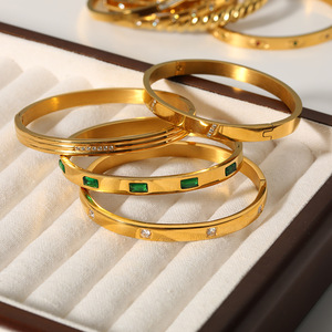 Bracciale in Acciaio Inossidabile Impermeabile e Antiossidante con Zirconi, Placcato in Oro 18k per Donna, Ideale come Regalo - Product Image 3