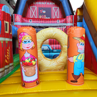 Château gonflable avec toboggan, parcours d'obstacles gonflable, aire de jeux sur le thème de la ferme, jeu interactif gonflable