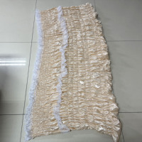 Kit d'intérieur de cercueil européen classique en satin plissé, avec doublure épaisse en satin brillant et oreiller matelassé