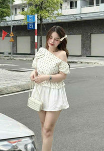 Conjunto de Top y Shorts con Estampado de Lunares, Mezcla de Algodón y Poliéster, Estilo Casual Chic, Tejido, OEM Vietnam - Product Image 4