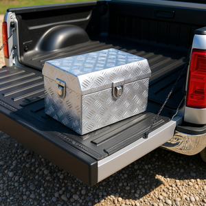 Boîte à outils en aluminium pour benne de camion 48 x 13,4 x 13 avec motif de bande de roulement, coffre de rangement avec serrure à clé - Product Image 2