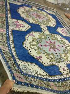 Elegante Alfombra de Lana Acrílica Suave con Diseño de Anime, Hecha a Mano, para Decoración Moderna de Sala de Estar, Espacio de Oración y Ambientes Elegantes - Product Image 2
