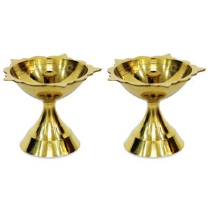 Lampe à huile indienne traditionnelle Jyot Diya Deepam en laiton pur, faite à la main, avec support de mèche central, finition polie, pour salle de Puja - Product Image 1